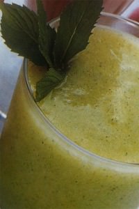 Pears and mint smoothie